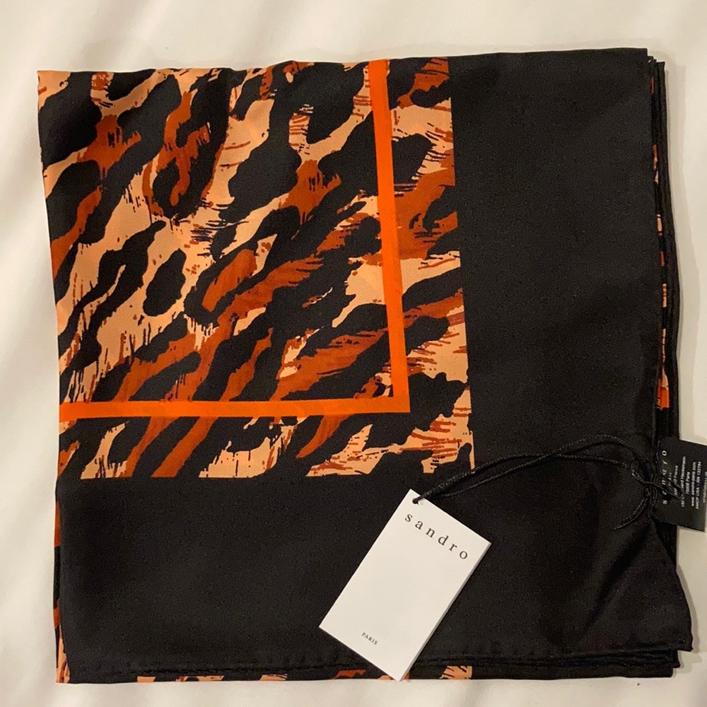 New with tag authentic sandro scarf 36”x36”💋💗